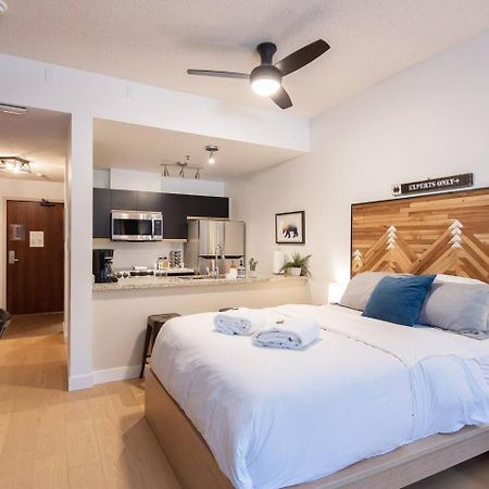 Newly Renovated Ski In Out W Pool 2 Hot Tubs 휘슬러 외부 사진