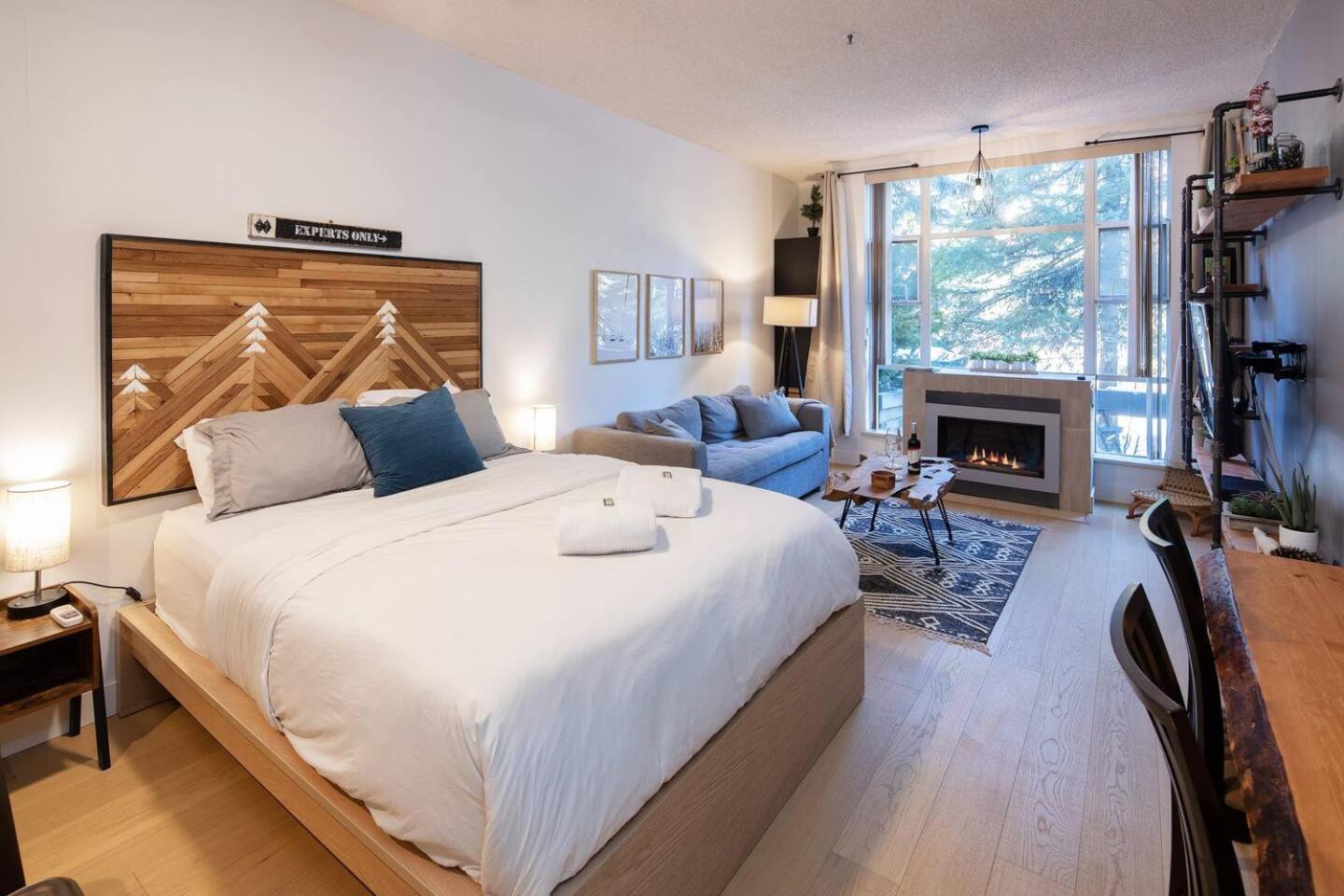 Newly Renovated Ski In Out W Pool 2 Hot Tubs 휘슬러 외부 사진