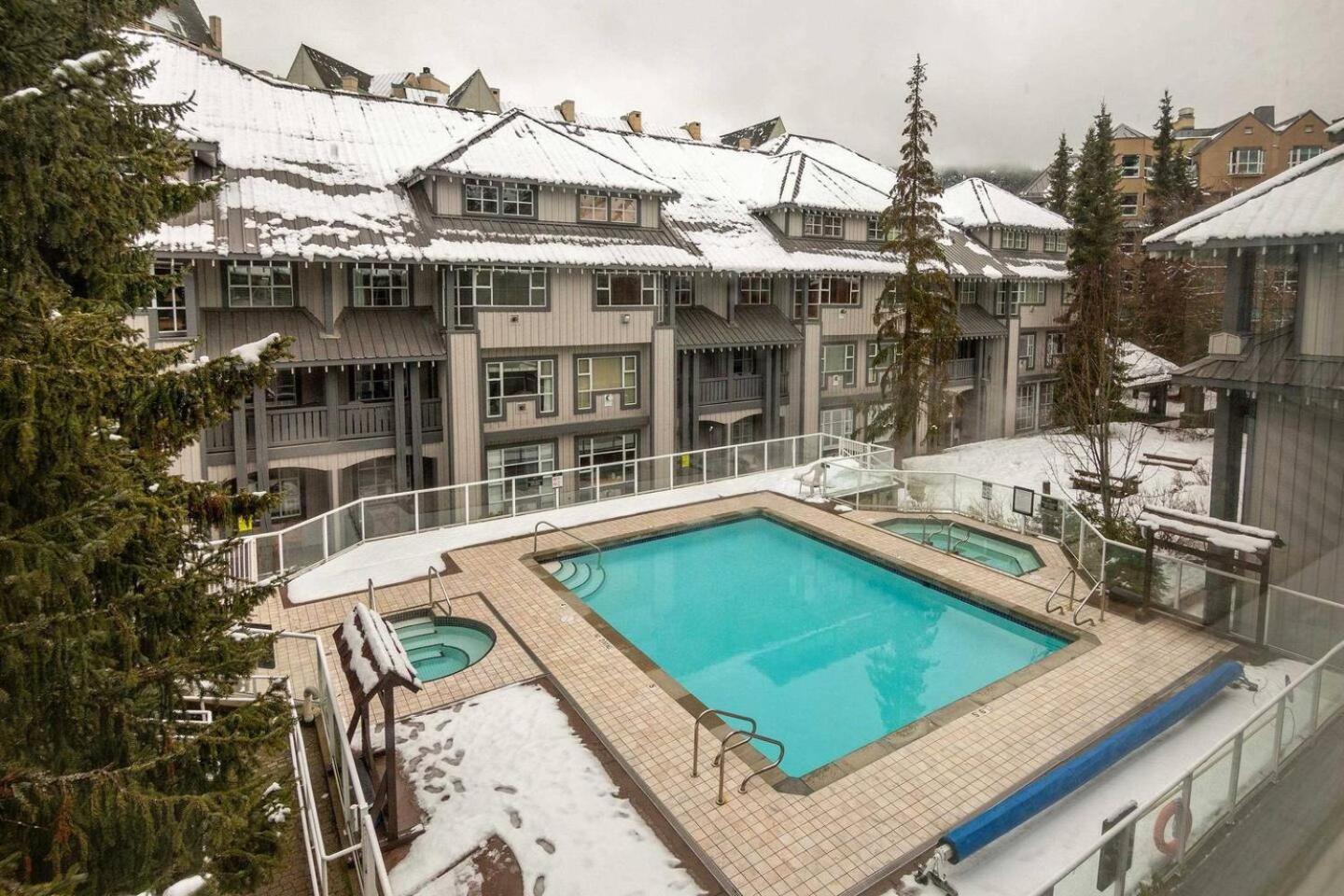 Newly Renovated Ski In Out W Pool 2 Hot Tubs 휘슬러 외부 사진