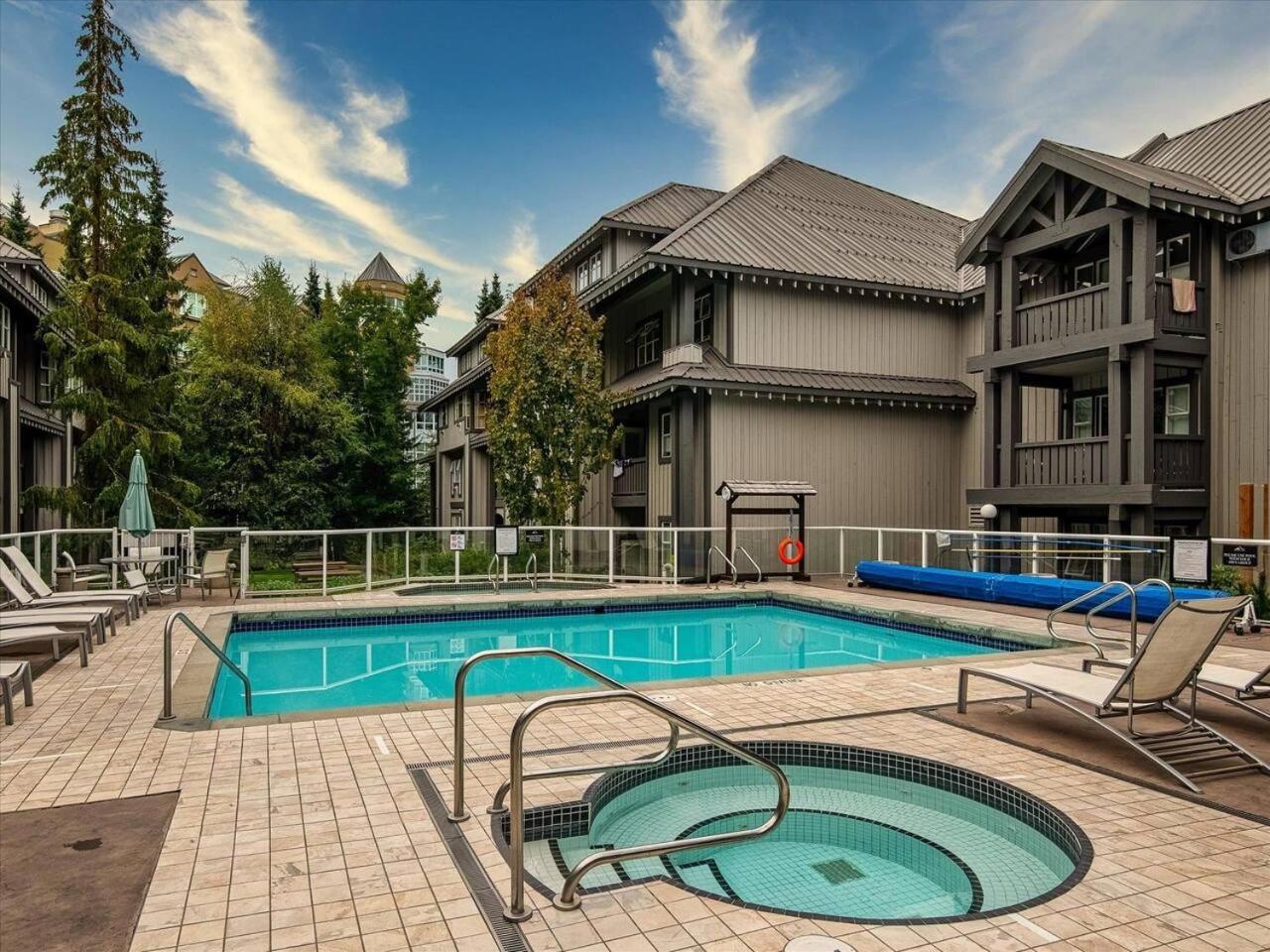 Newly Renovated Ski In Out W Pool 2 Hot Tubs 휘슬러 외부 사진